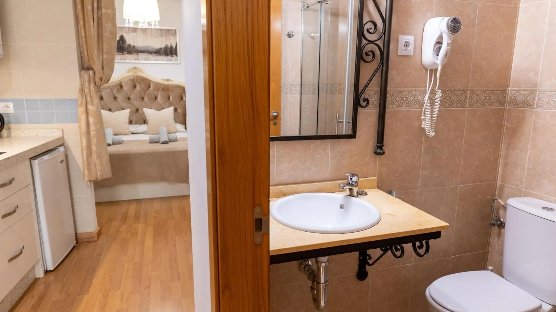 Apartamento Carreteria - Muro Medieval Apartment Malaga Spain