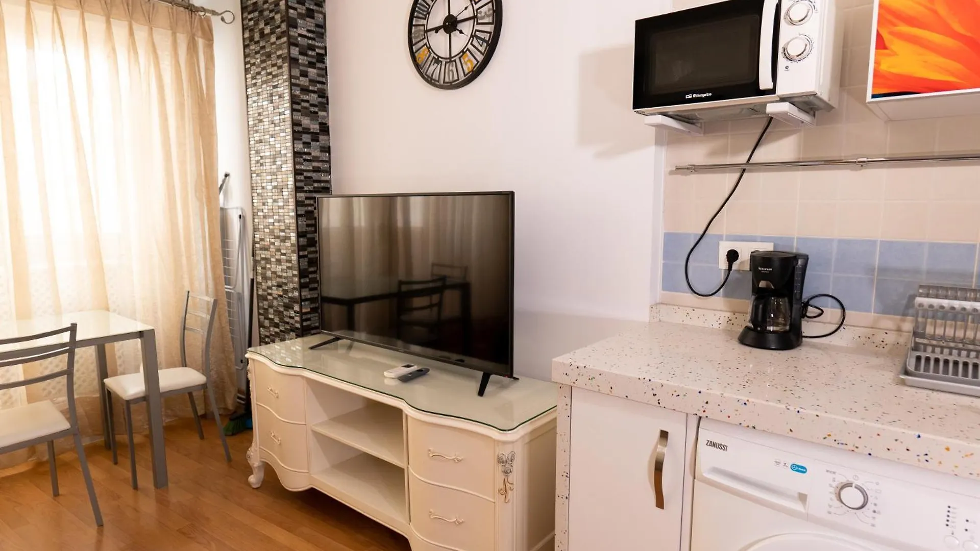 Apartamento Carreteria - Muro Medieval Apartment Malaga